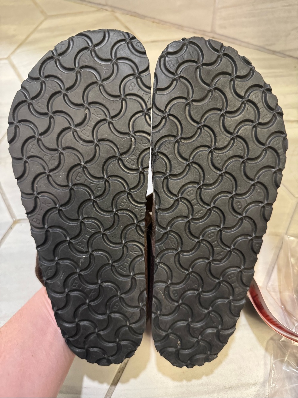 Birkenstock Gizeh Brown Sandals - Picture 7 of 7